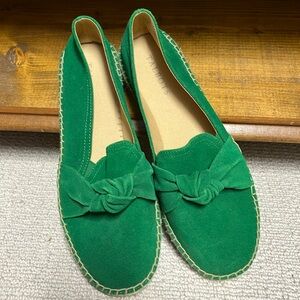 Talbots size 8.5 green knot suede espadrille shoes.